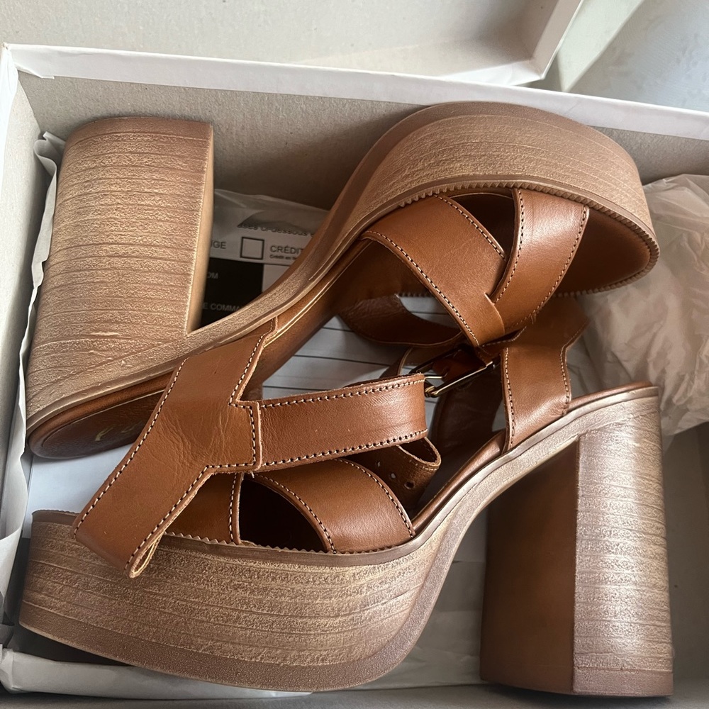 L’intervalle wedge sandals